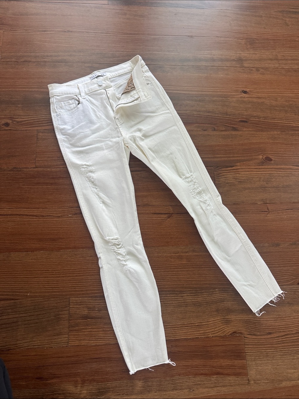 Level 99 White Skinny Jeans with Distressed Detailing